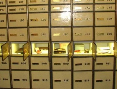 Βάζουν «χέρι» σε τραπεζικές θυρίδες για χρέη προς το Δημόσιο: Έρχονται κατασχέσεις μετρητών και τιμαλφών